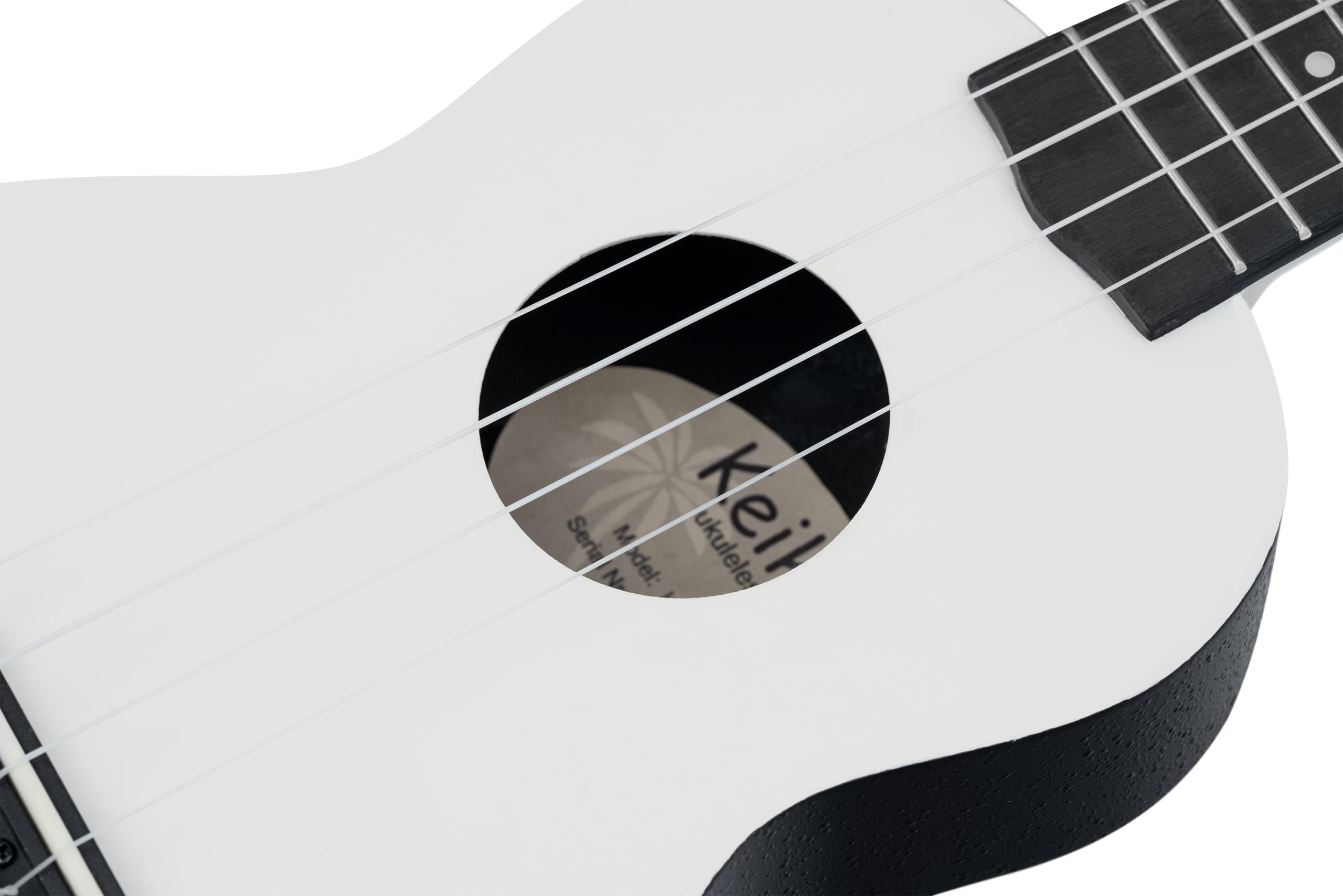 Ortega Guitars Ukelele Soprano blanco - Keiki K2 - Kit de inicio incluye afinador, correa, 5 púas medianas y bolsa de dibujo - pastel/tomatillo (K2-SCL)