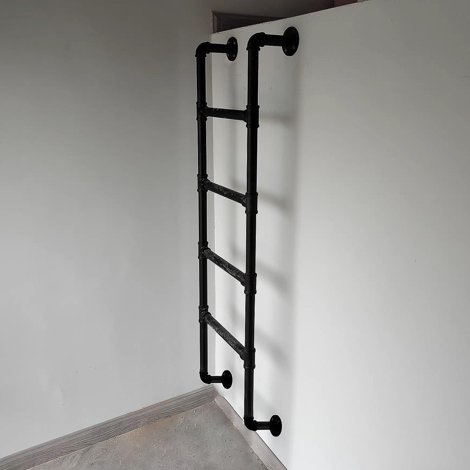 インテリア用梯子ブラック　パイプハシゴ　中古 インテリア用梯子ブラック パイプハシゴ 中古 インテリア用梯子