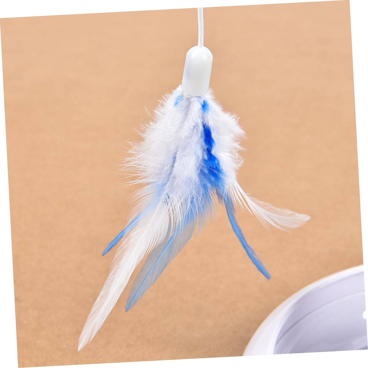 BESPORTBLE Jouet Interactif pour Chat Rotation Électrique 360 Degrés, Plume Authentique, Matériau Abs Solide, pour Chats et Chatons en Intérieur Couleur Aléatoire