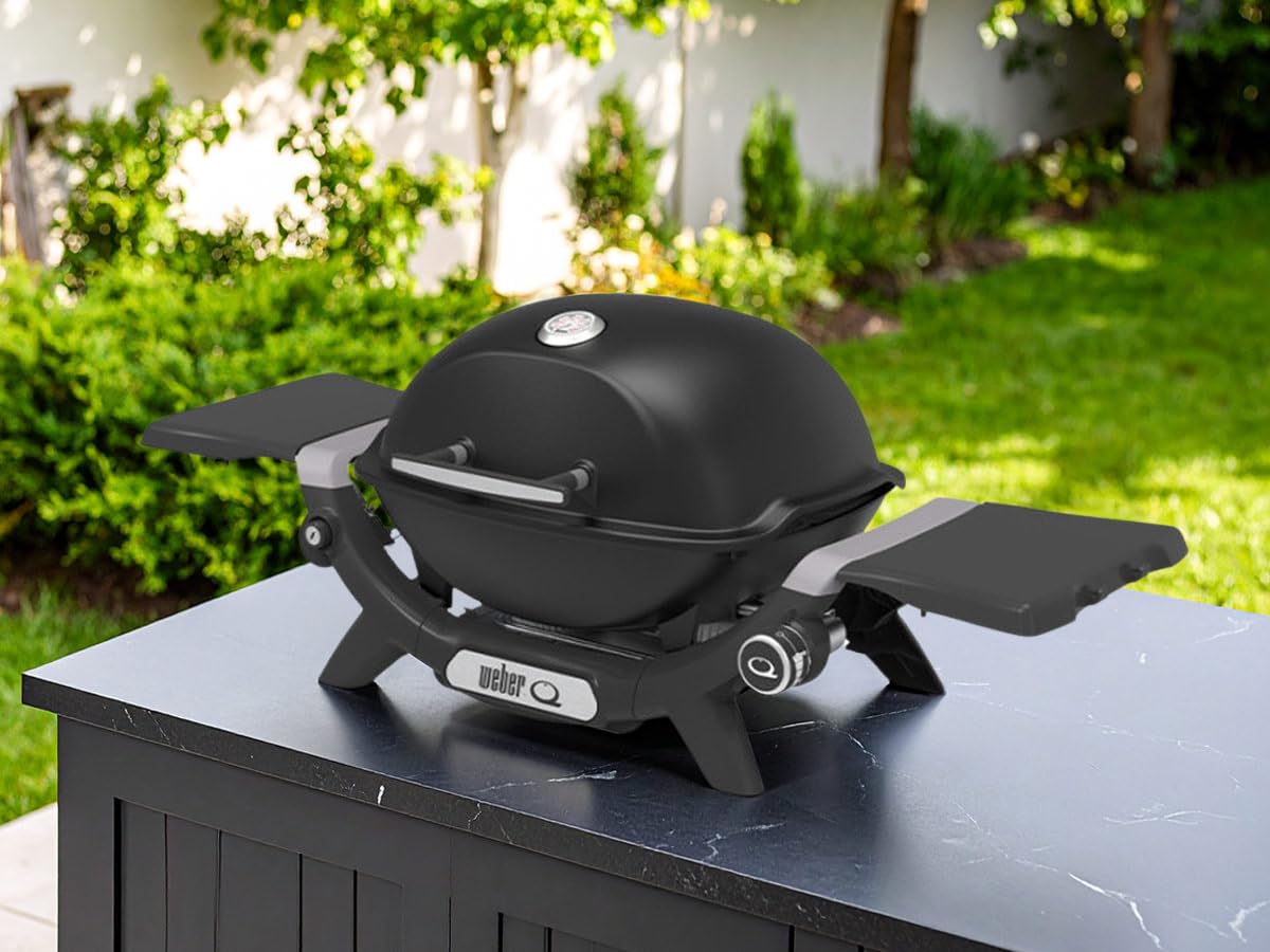 Weber Q 1200N grill gazowy z półkami bocznymi/lekki grill na kemping, taras i balkony, z wysokowydajnym palnikiem, emaliowanym żeliwnym rusztem i elektronicznym zapłonem, północ czarny