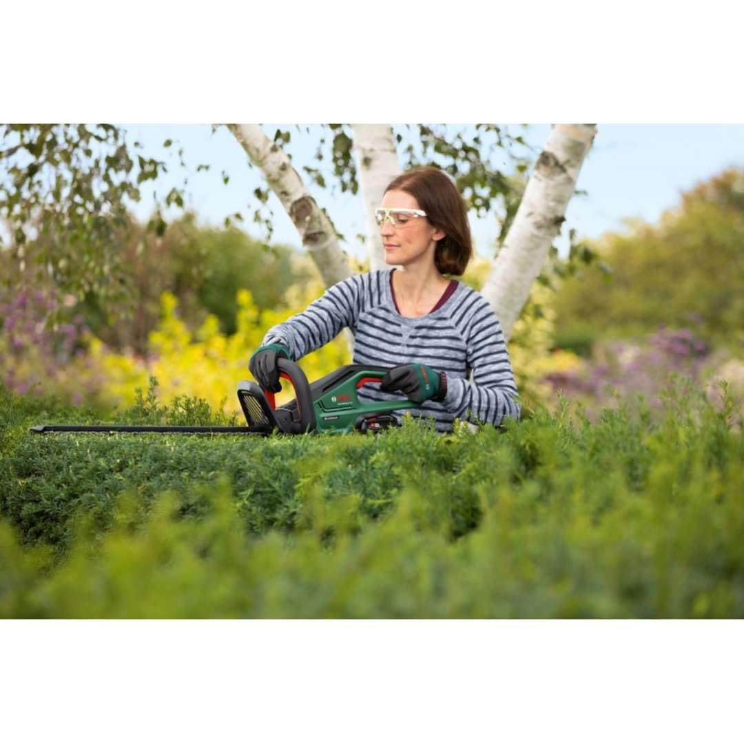 Bosch Taille-Haies sans Fil - UniversalHedgeCut 18V-50 (sans Batterie, système 18V, Longueur de la Lame 50 cm, livré dans Une boîte en Carton)