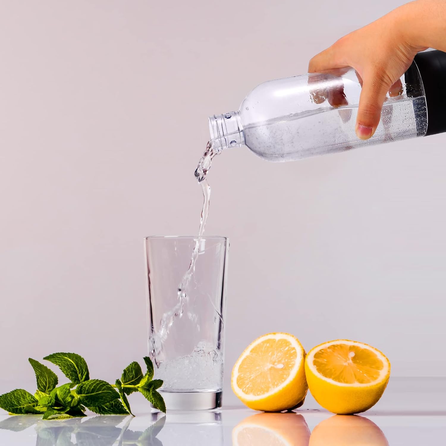 meekoo 4 Pcs Soda Carbonating Bottles Clear Plastic Soda Maker Bottle Compatible with Isoda Drinkmate Maker for Kitchen Home Party Carbonated Drinks Beverages(1 Liter)