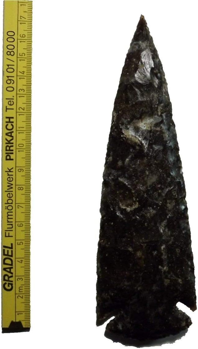 Flint knapping Arrowheads between 2-25 cm (Stone Age replica)