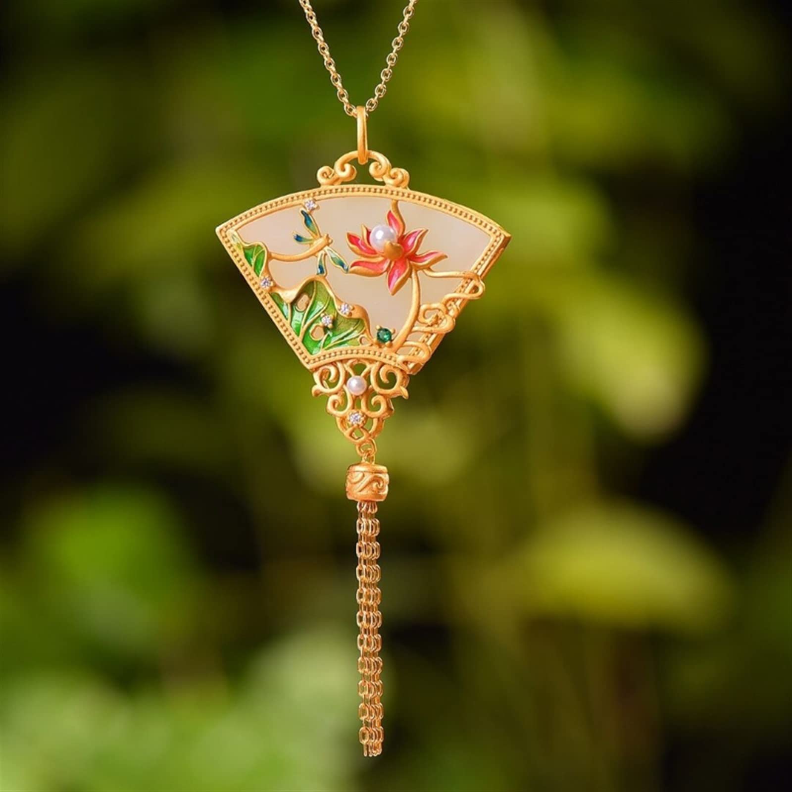 Pendentif éventail argent style palais rétro idéal pour vos soirées