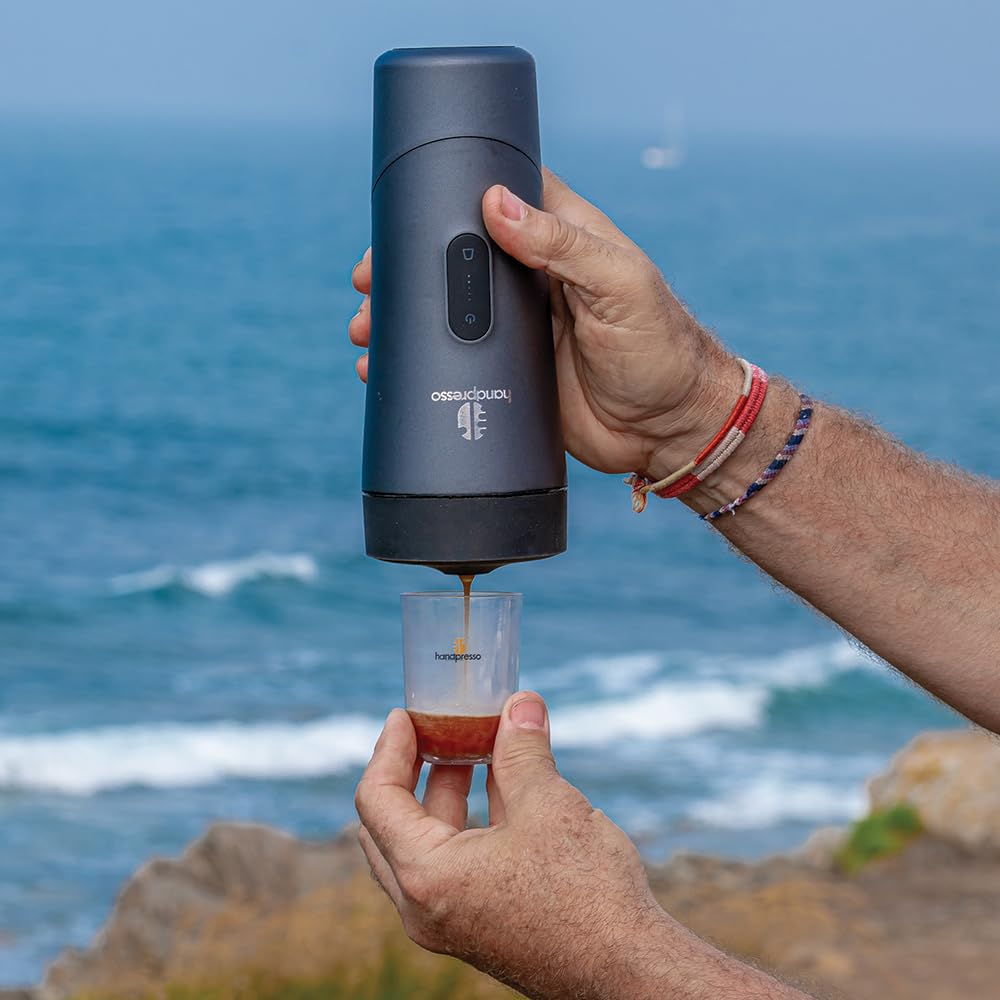 Handpresso Auto | cafetera a batería - USB/C | cafetera de viaje premium para coche, furgoneta y uso outdoor | funciona con cápsulas espresso compatibles y recargables | prepara Espresso y Lungo