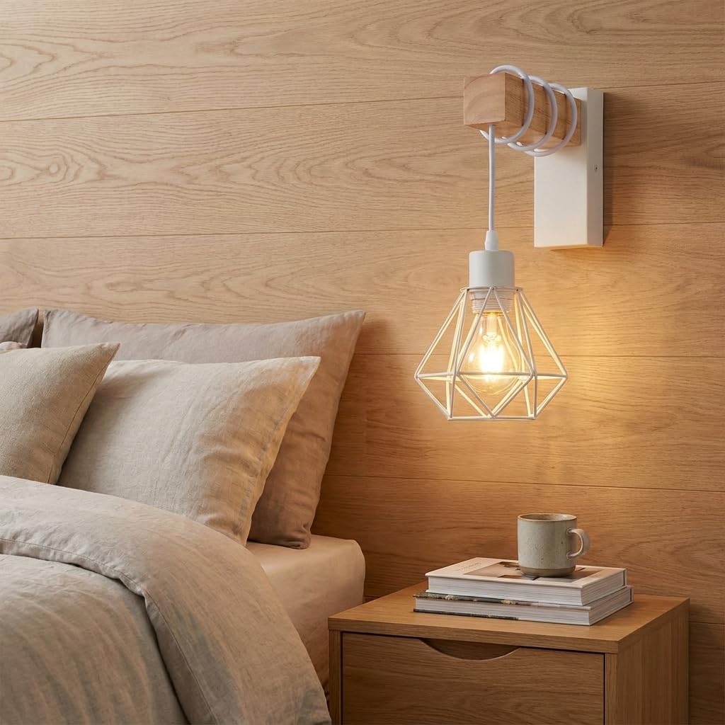 Alpinaluz Aplique da Parete Moderno in Ferro Bianco con Braccio in Legno Naturale di Frassino e Paralume a Gabbia Metallica, Compatibile con Lampadine E27, Perfetto per Camera da Letto e Soggiorno