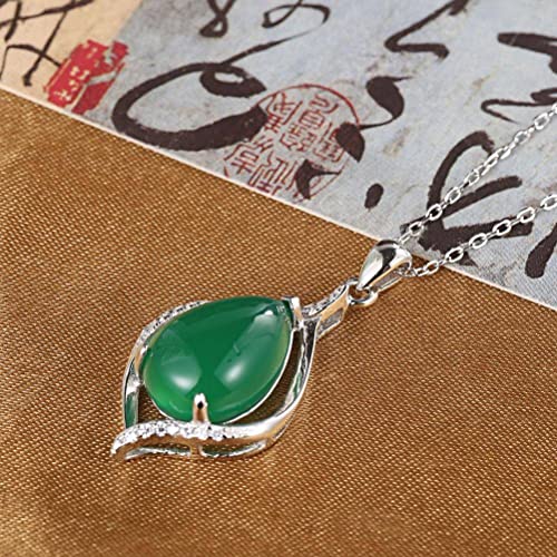 Collier calcédoine verte contre les décolletés ternes, pendentif goutte d'eau éclatant