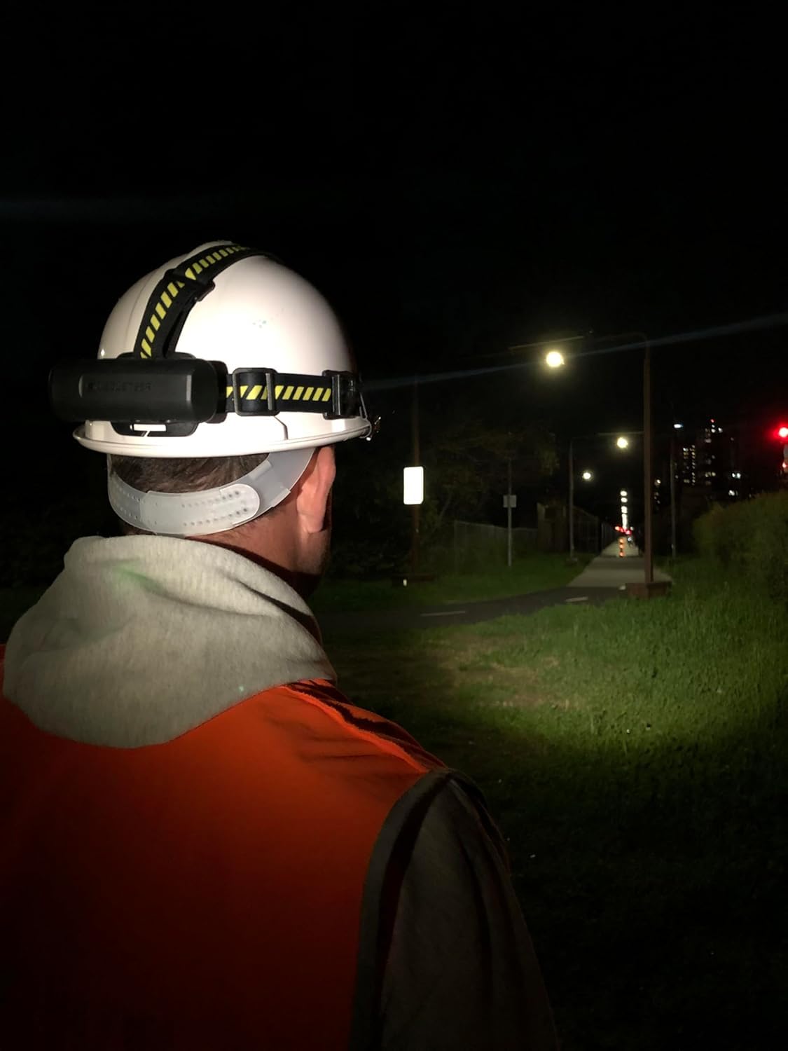 Ledlenser H7R Work Torcia Frontale Ricaricabile 1000lm Supporti Casco, IP67 | Portata 250m, messa a fuoco regolabile, autonomia fino a 60h, protezione in gomma, ideale per officine e meccanici | 2020