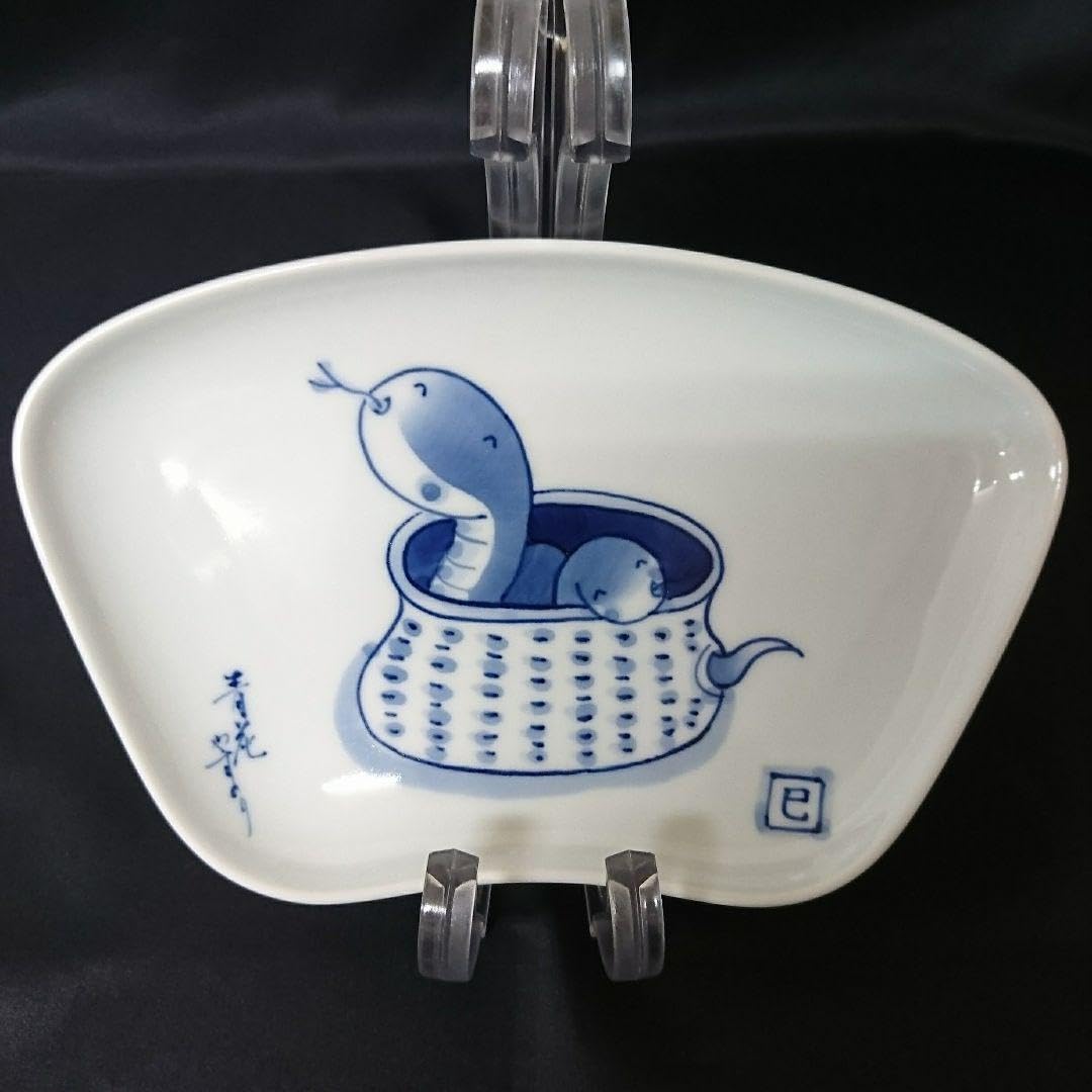 Amazon.co.jp: 有田焼 しん窯 青花 やすのり ヘビ 飾り皿 元箱なし Amazon.co.jp: 有田焼 しん窯 青花 やすのり ヘビ 飾り皿 元箱なし