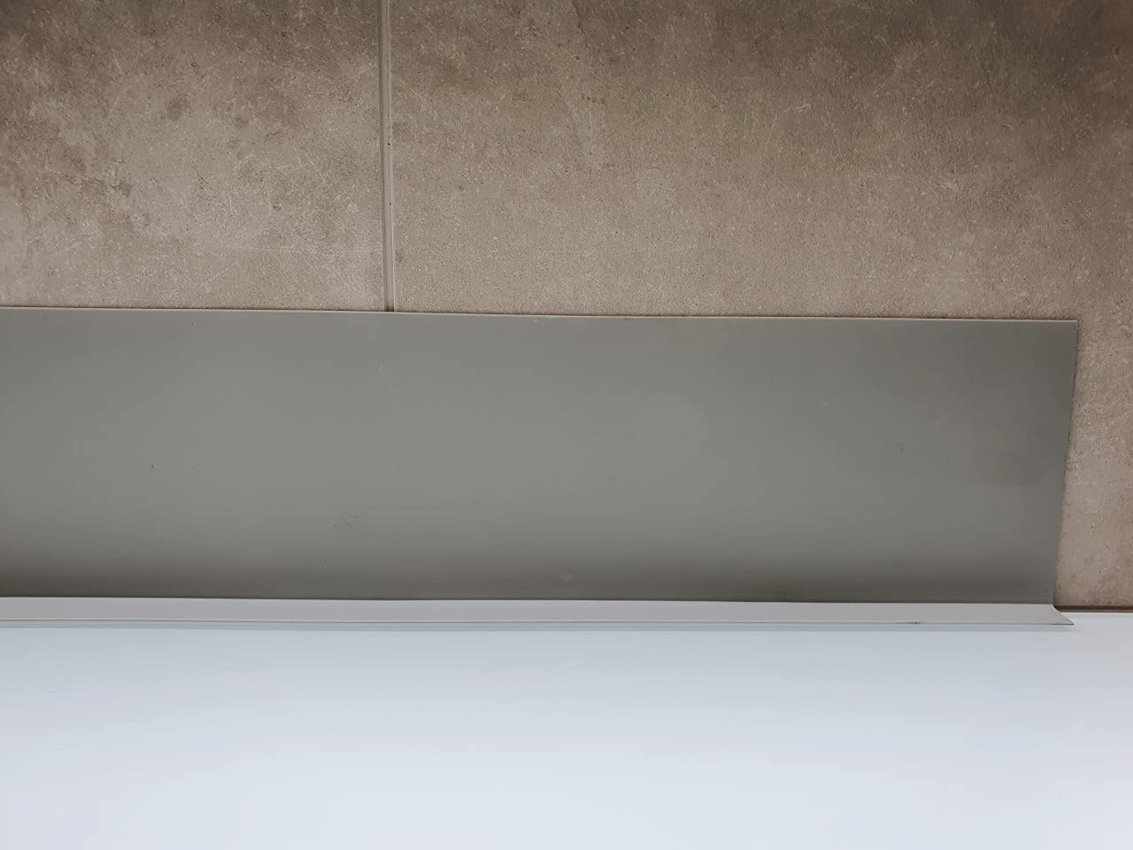 Rodapié suave de PVC adhesivo seco profesional de alta calidad de MadeInNature altura 50 mm, 70 mm o 100 mm Longitud a elegir (altura 100 mm x longitud 4 ml, gris)