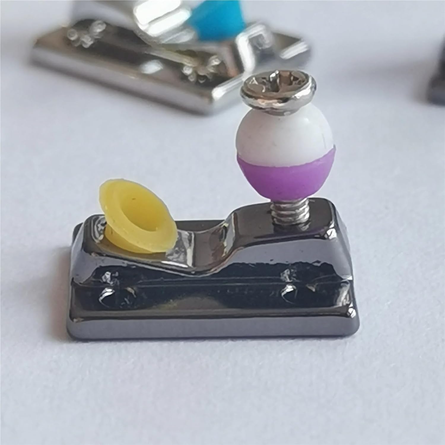 Fingerboard Trucks Professional Fingerboard Truck Base Finger Skate Board Plate Mini Skateboard(Inverted Gold)