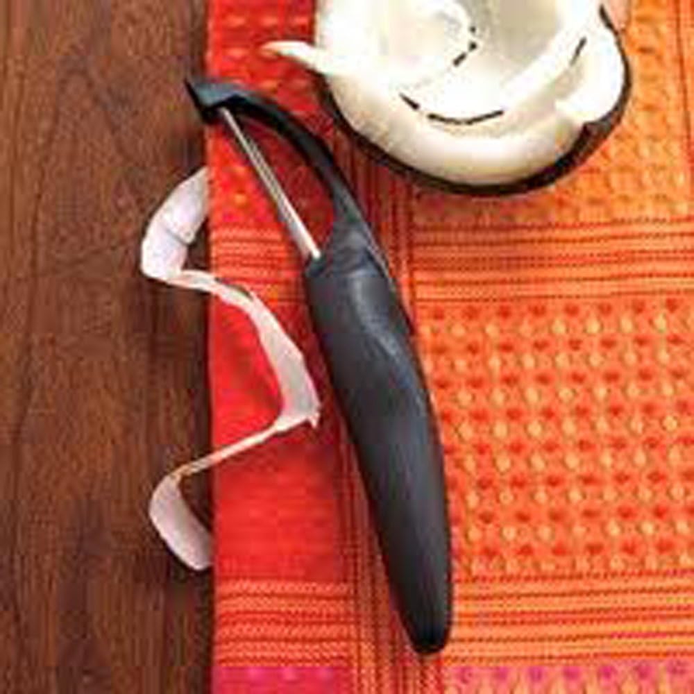 CUTCO Model 1838 Entertainer Set in special CUTCO gift box. ......... Includes 1501 Peeler, 1502 Pizza Cutter, 1503 Ice Cream Scoop, and 1504 Cheese Knife. ........ High Carbon Stainless blades and black soft-grip handles.