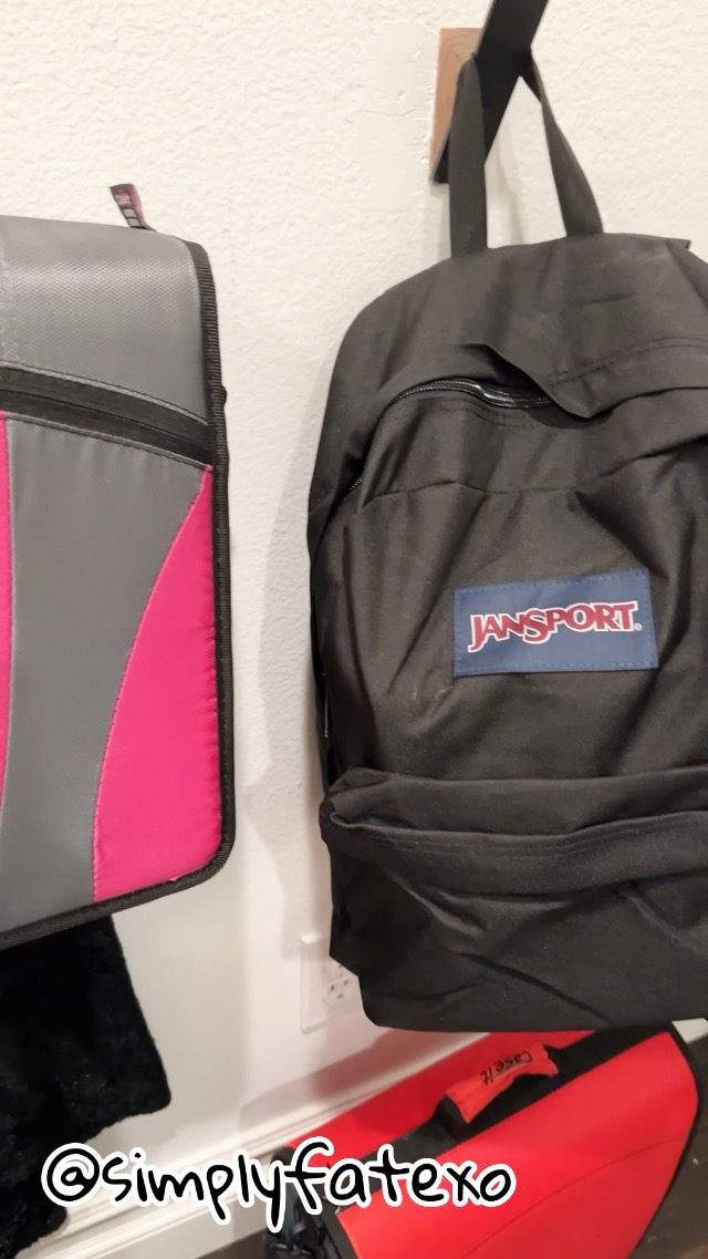 Watch JanSport SuperBreak Plus Black on Amazon Live