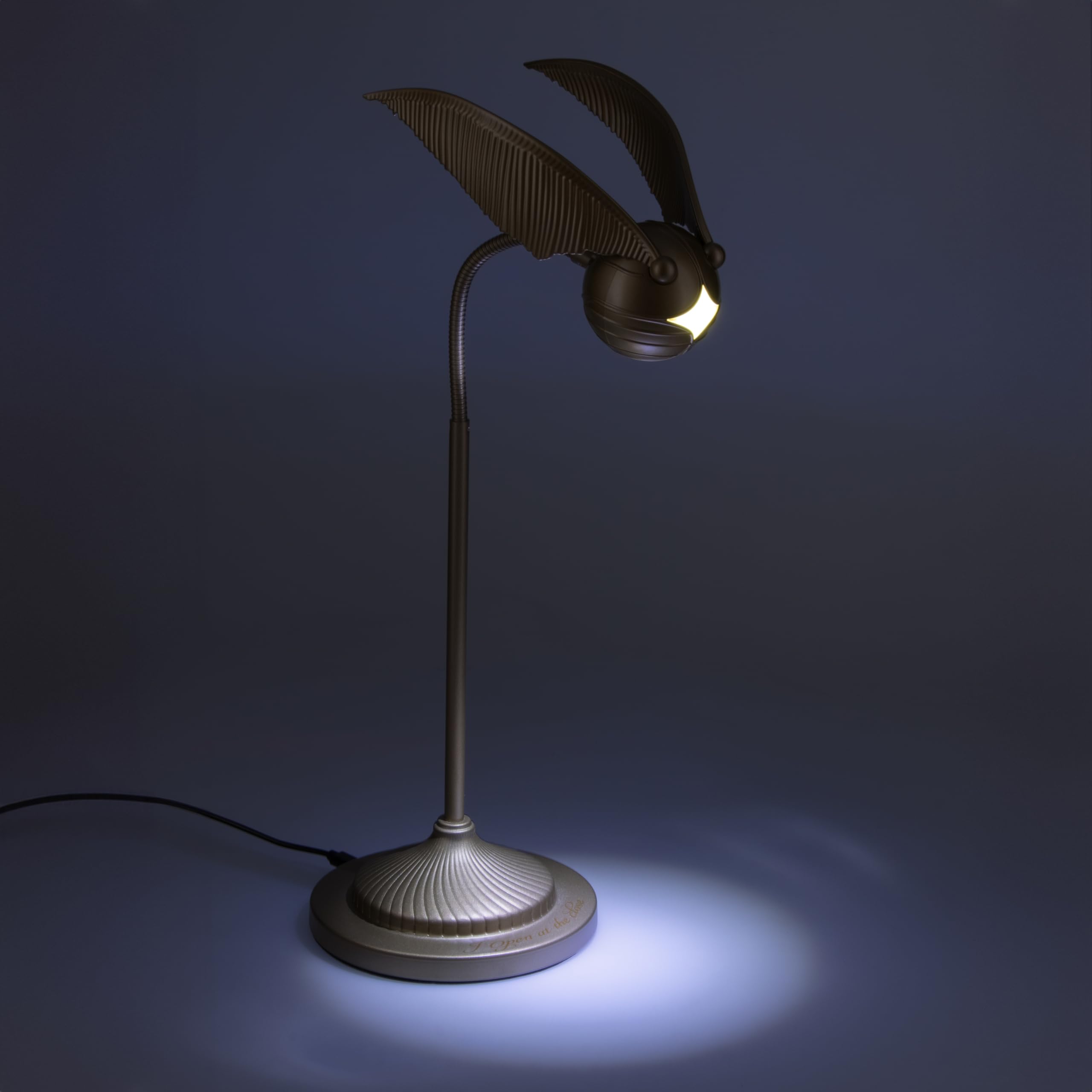 ハリーポッター　デスクランプ Amazon.com: Paladone Golden Snitch Posable Desk Lamp – Officially