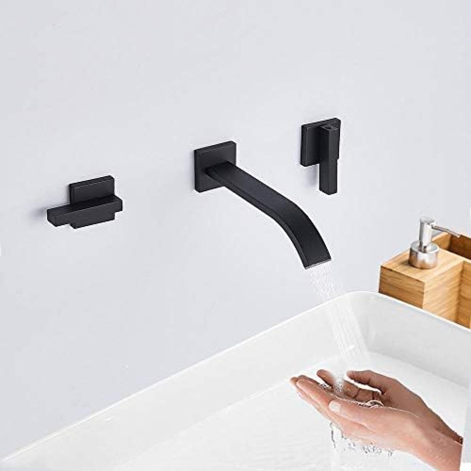 Robinet de salle de bain mural cascade noir pour supprimer les éclaboussures du lavabo