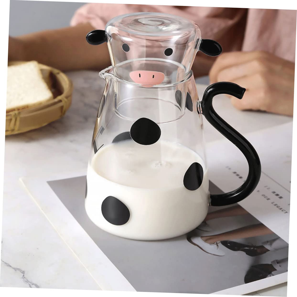 SOLUSTRE Kaltwasserkrug Glas mit Kuhmotiv Glasbecher als Deckel Hitzebeständig für Zuhause Büro Karaffe Großer Wasserspender für Tee Saft Milch