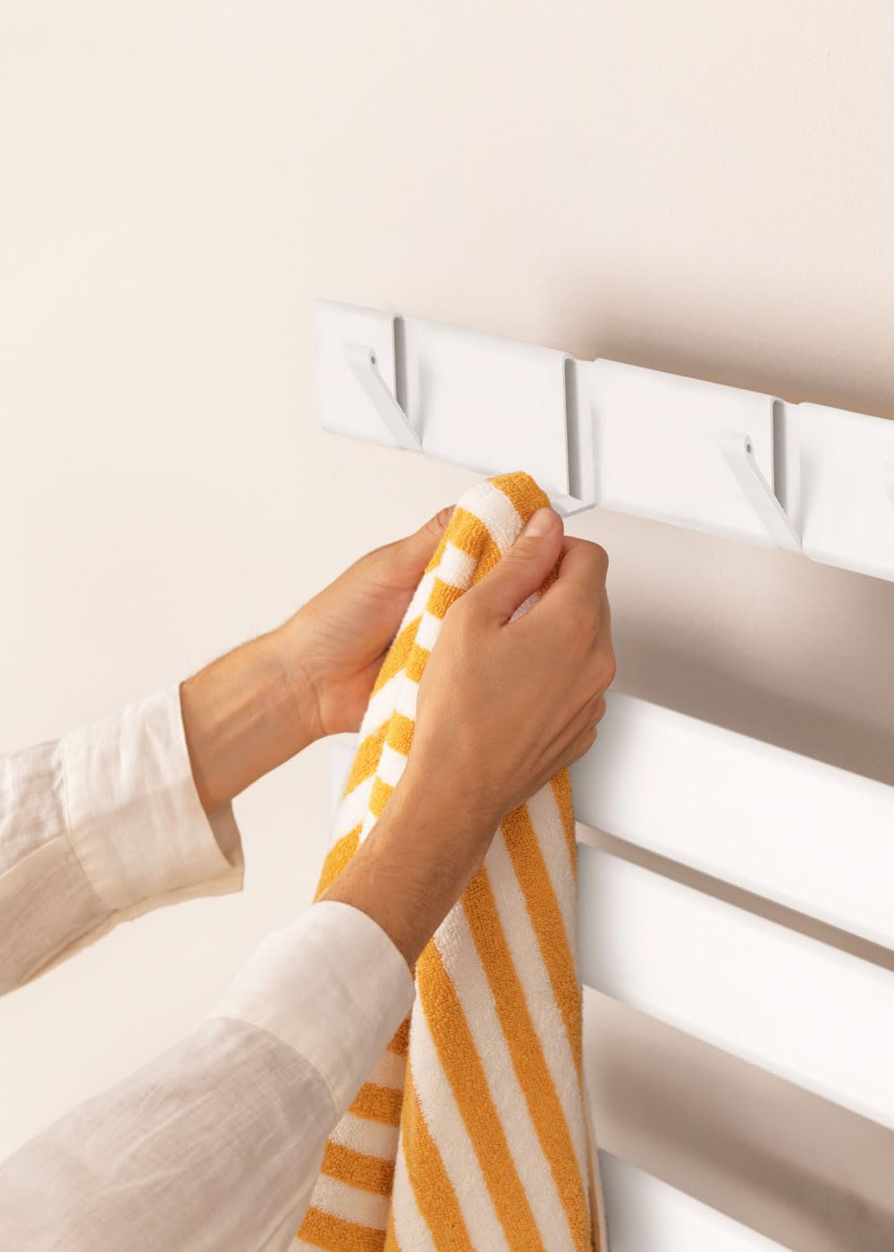 CREATE / Warm Towel Modern/Portasciugamani Elettrico da Parete bianco/80 x 50 cm / 2 in 1, 6 modalità di Funzionamento, Schermo LCD, Timer Fino a 24 Ore, 400 W