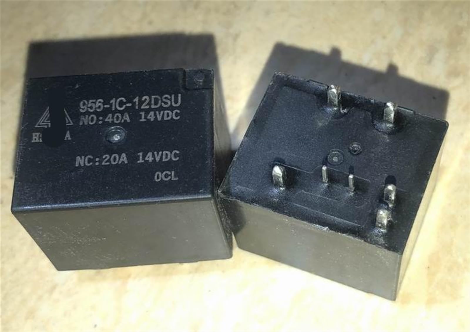 Relé electromagnético de 7 pines MOBYAT 12V y 40A de capacidad 3