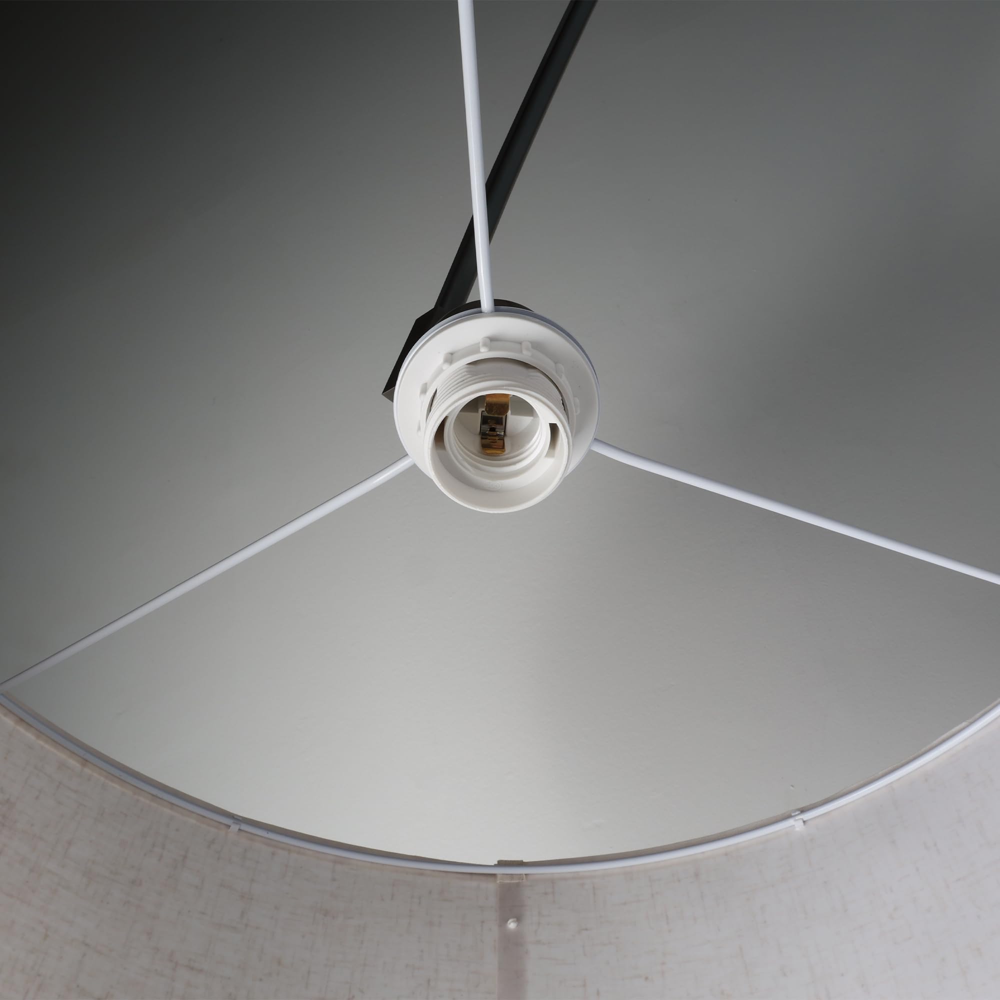 Alpinaluz lampada da terra ad arco grande 240 x 220 cm, base in marmo bianco naturale, paralume in tessuto beige orientabile Ø50 cm, design moderno, attacco E27, per soggiorno e sala da pranzo