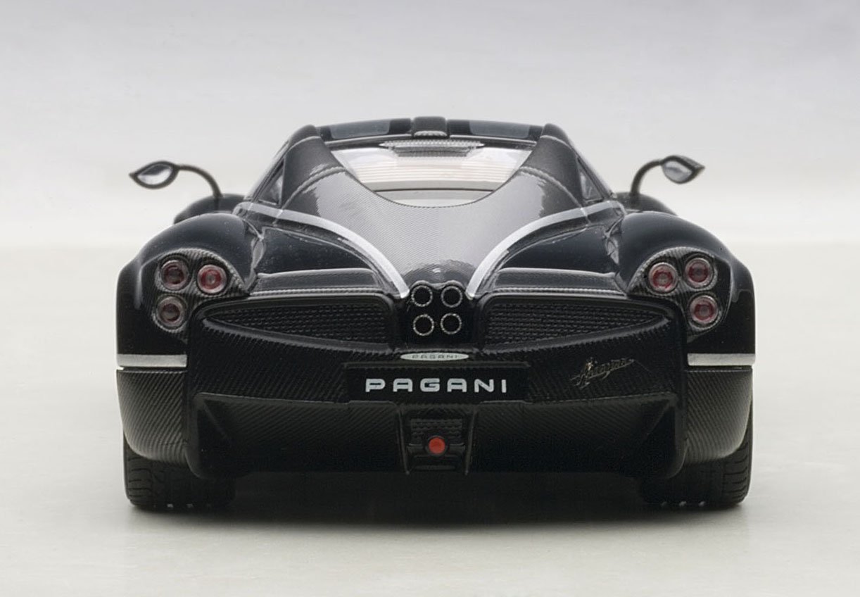 Amazon.co.jp: AUTOart 1/43 パガーニ ウアイラ (ブラック / シルバー