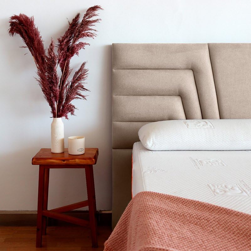 Ventadecolchones - Cabecero de Cama Tapizado en Tela Antimanchas Crudo Modelo Avril Largo. Acolchado 8 cm Grosor. Medida 151 x 125 cm para Cama de 135 ó 150 cm