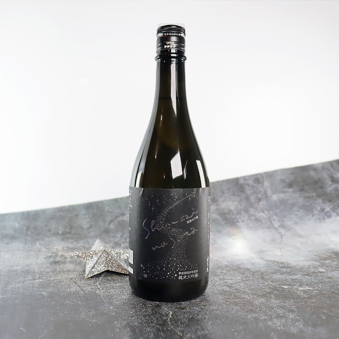 Amazon.co.jp: 日本酒 純米大吟醸 安芸虎 宇宙深海酵母使用 深海の宇宙