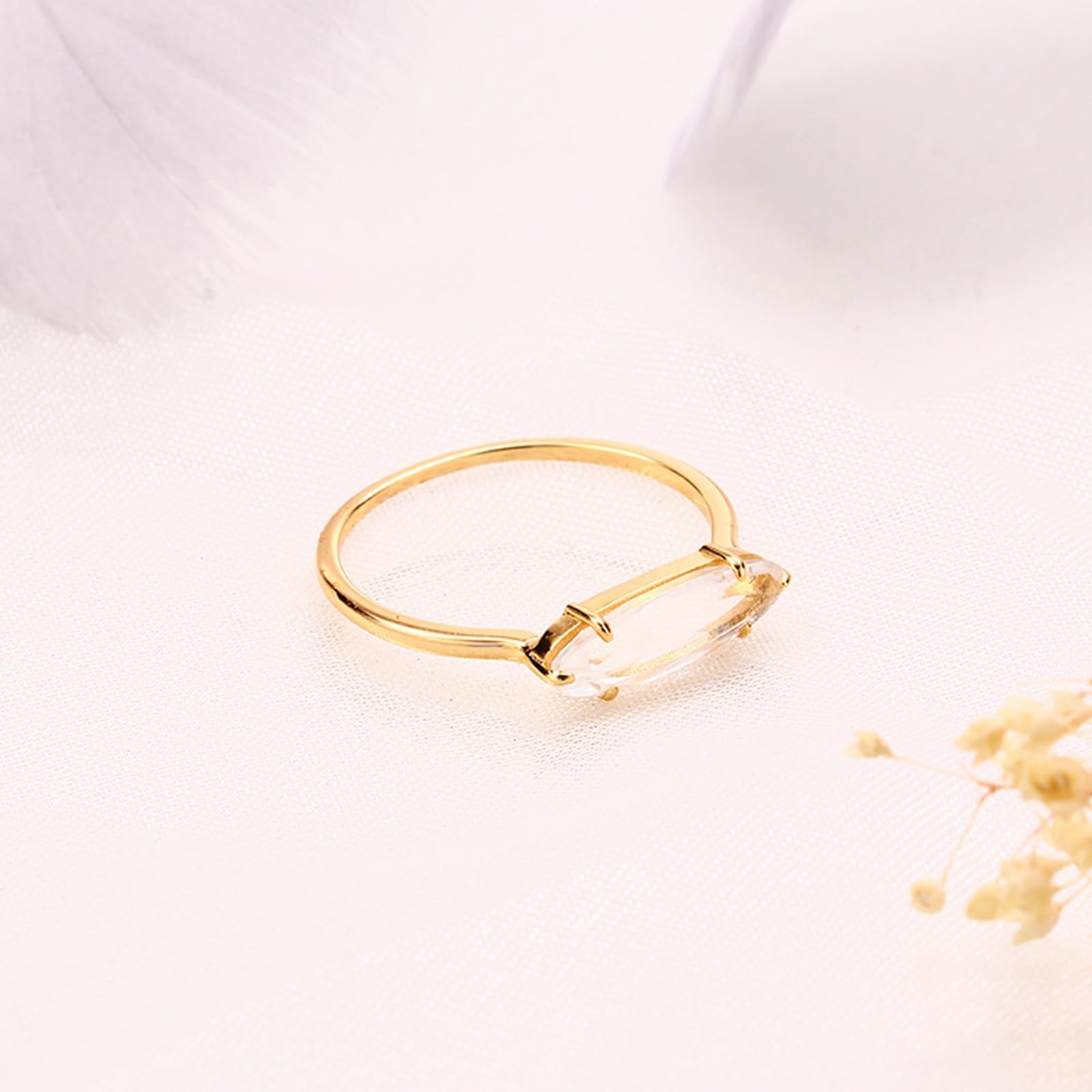 Damen Gelbgold Frauen Dünner Solitärring mit Marquise-Form Moissanit