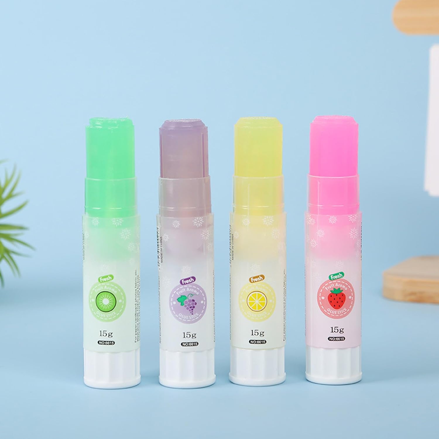 Art Grade Glues 30pc Sticks Fruity Scented NonCrack Formulas Safe Adhesive for Students Homework Projects 8g Glues Stick