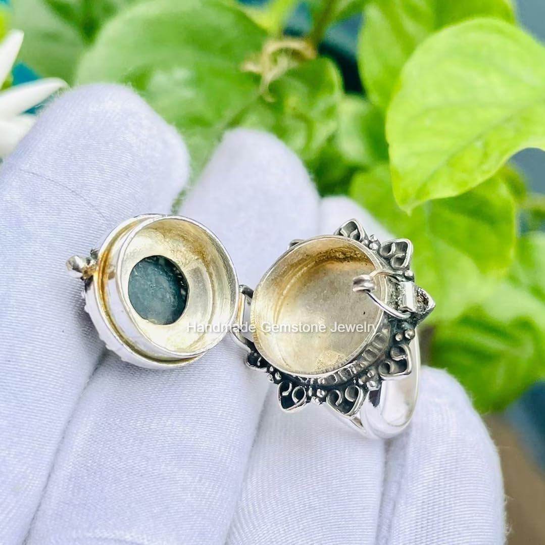 Vintage Boho Hippie Poison Ring for Women - Natural Labradorite Gemstone with Secret Compartment, 925 Sterling Silver Plated, Perfect Halloween Day Gift, Blue Flash Pill