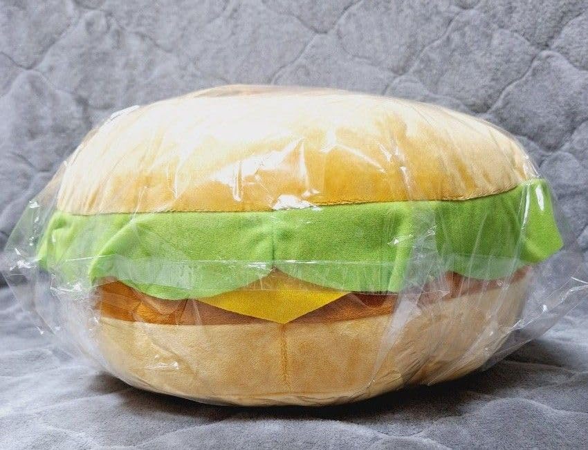 ドムドムハンバーガー　　もちもちハンバーガークッションXL 日本初のハンバーガーチェーン店「ドムドムハンバーガー」の