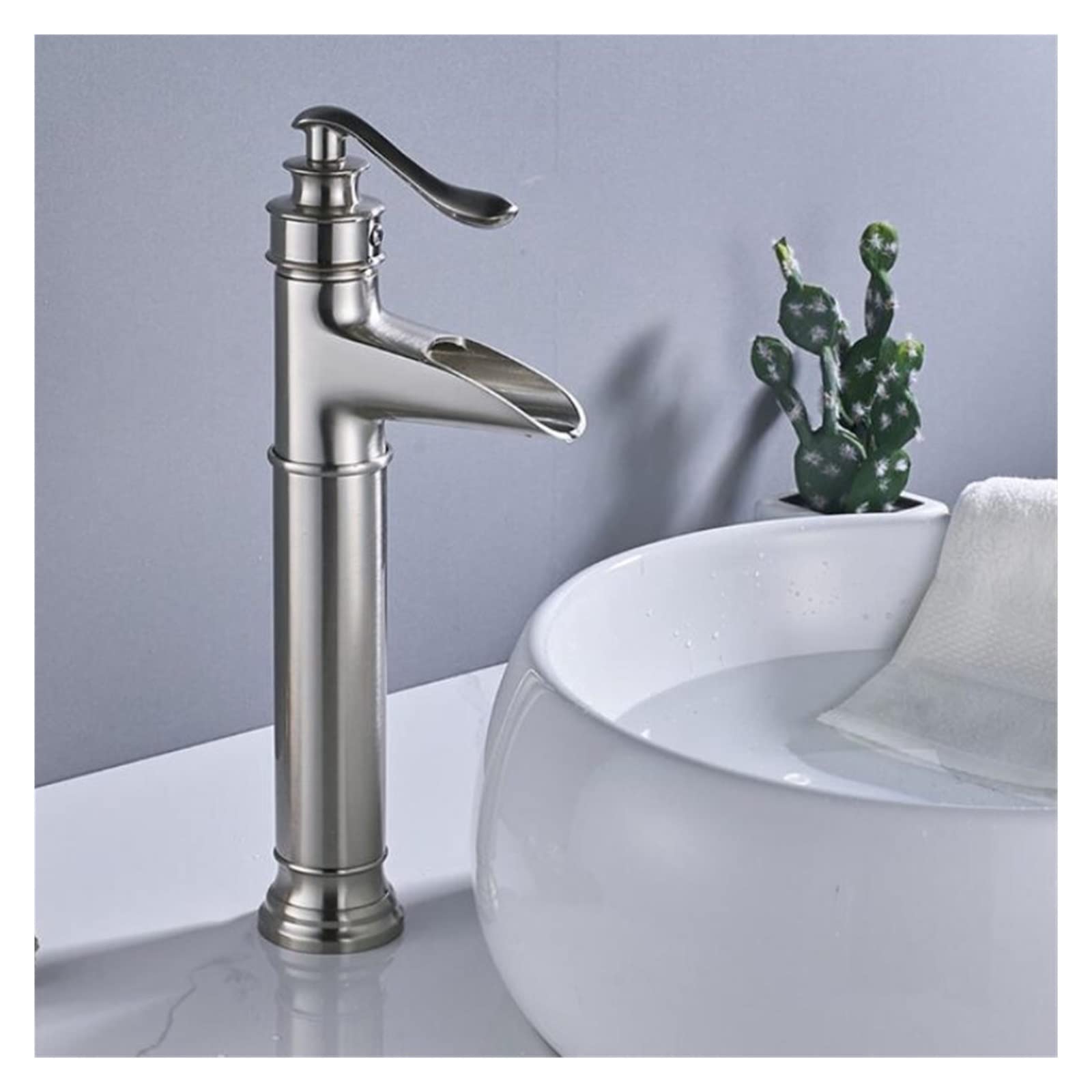 Mitigeur de salle de bain cascade en nickel brossé chic