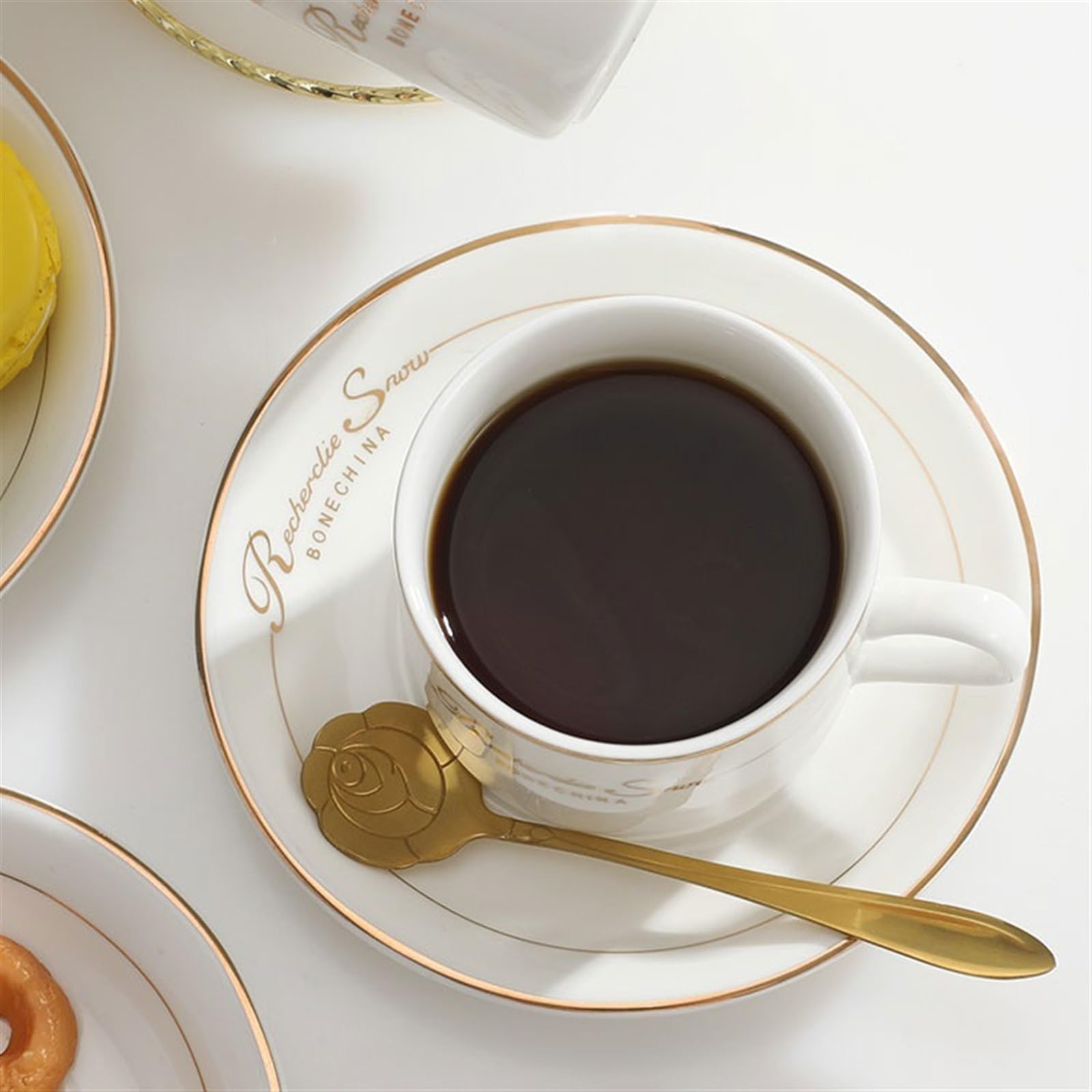 Tasses à café Ensemble de tasses à café en céramique exquise haute qualité, ensemble luxe européen deux pièces avec tasse, soucoupe et cuillère