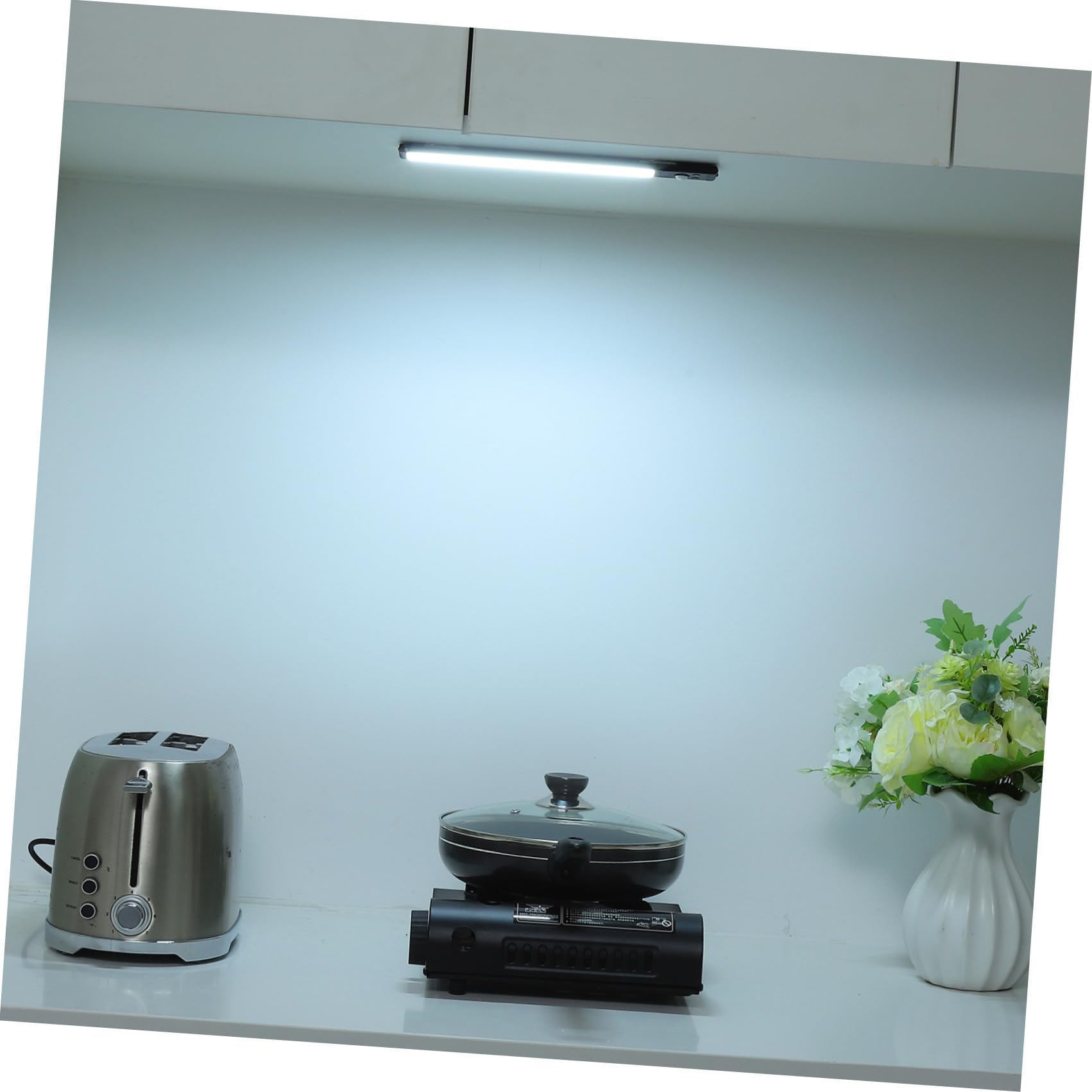 UPKOCH 4 Piezas Luces LED Diseño Compacto en Aleación de Aluminio y Plástico Sensor de Movimiento Iluminación Suave para Cocina y Pasillo para Gabinetes Negros