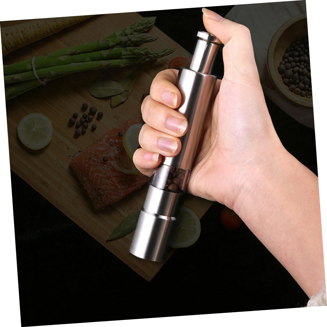 minkissy Pfeffermühle aus Edelstahl mit Feinem Mahlwerk und Druckknopfbedienung Silberfarbene Gewürzmühle zum Würzen in Küche