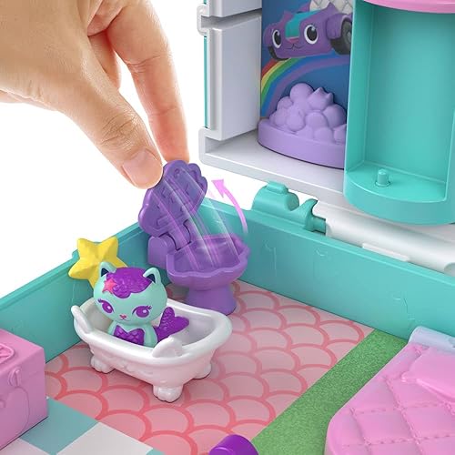 Miniatura 5 de Polly Pocket x Gabby's Dollhouse Compacto, Micro Muñecas y Juego de 9 Accesorios Temáticos, Pandy Paws, Cakey y Mercat Pet Friends