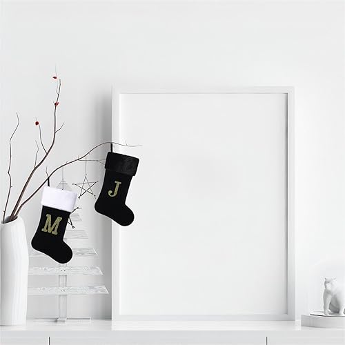 Miniatura 5 de Calcetín de Navidad con monograma inicial de 20 pulgadas, cuerpo de terciopelo negro de lujo con letra bordada en el puño de felpa supersuave,