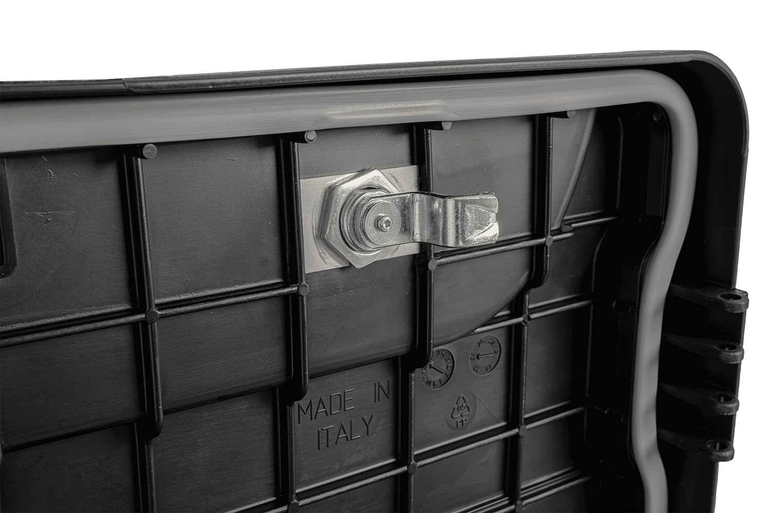 DAKEN Caja de herramientas BLACKIT 82202 23L 550x250x295mm cofre portaherramientas negro con doble cerradura para remolque furgoneta y camión profesional certificado TÜV