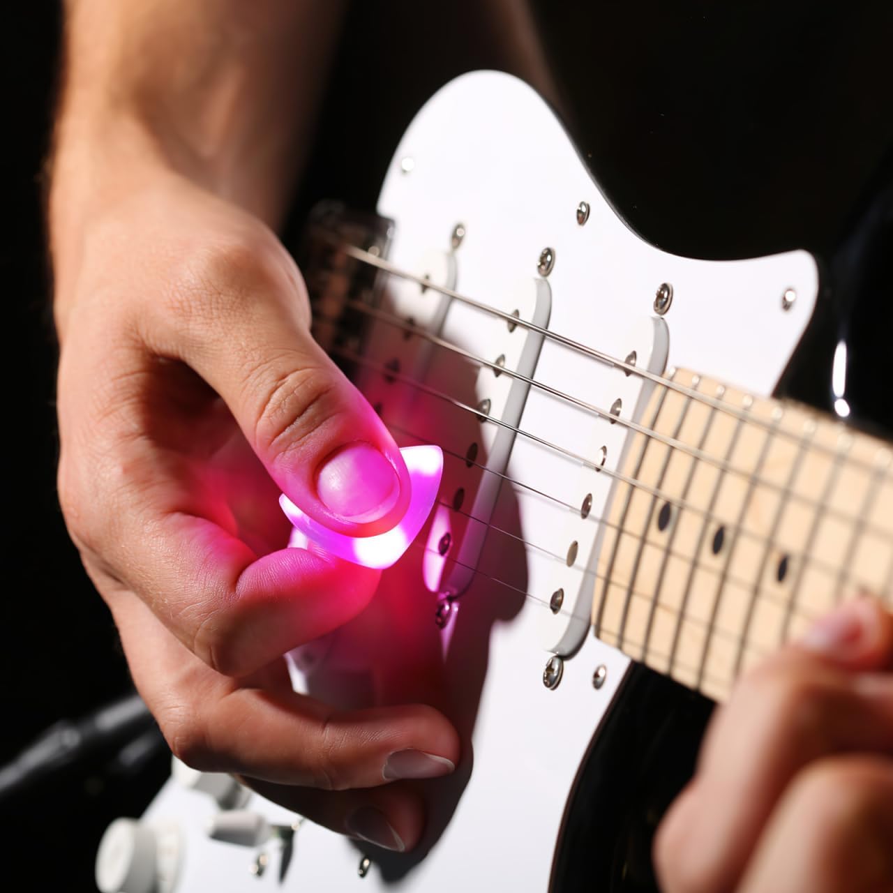 SUPVOX 3Pcs Glowing Guitar Pick: Lightweight Colourful Illuminated Picks for Acoustic & Electric Guitar - Suitable for Night Playing