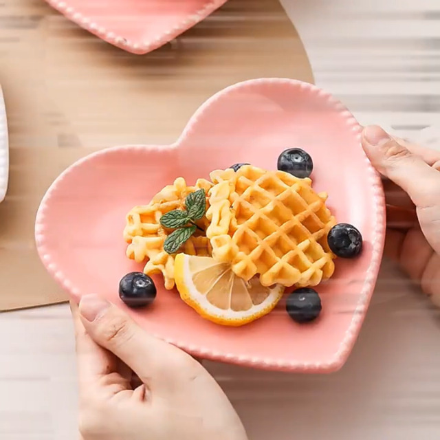 HSNAXingLife 5 pezzi Piatti a forma di cuore, Piatto da dessert, Piatto a forma di cuore, Piatto per pasta, Piatti riutilizzabili, Plastica, ad alta capacità, 22 cm (Beige
