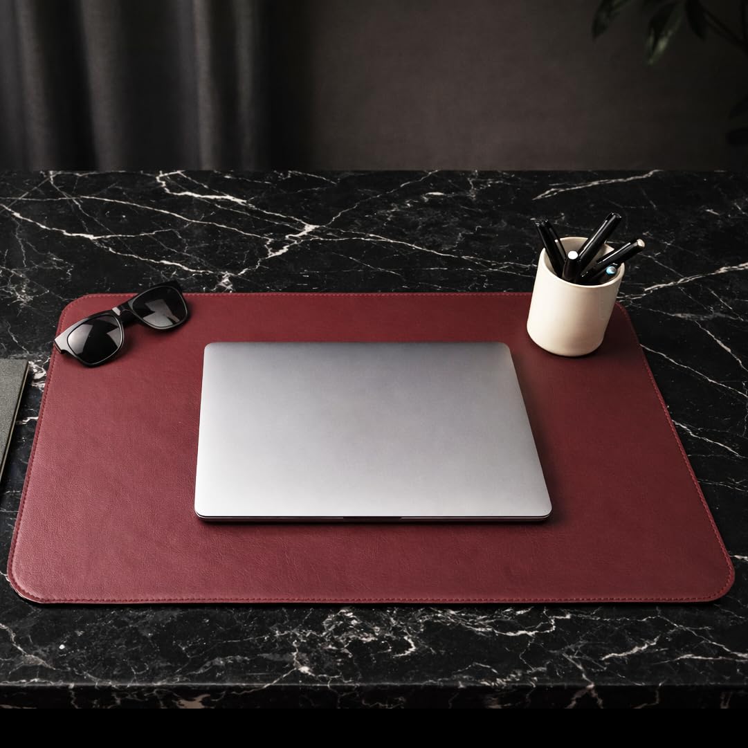 Schreibtischunterlage aus Leder, Personalisierbar mit Textgravur - Firmenlogo — Handgefertigte Deskmat mit Rückseite aus Naturkork — Made in Italy (Burgunderrot, 80x40 cm)