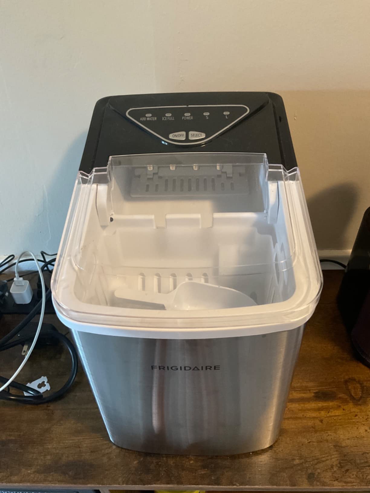 15/mo Finance Frigidaire EFIC123SS Counter Top Maker, Produces 26