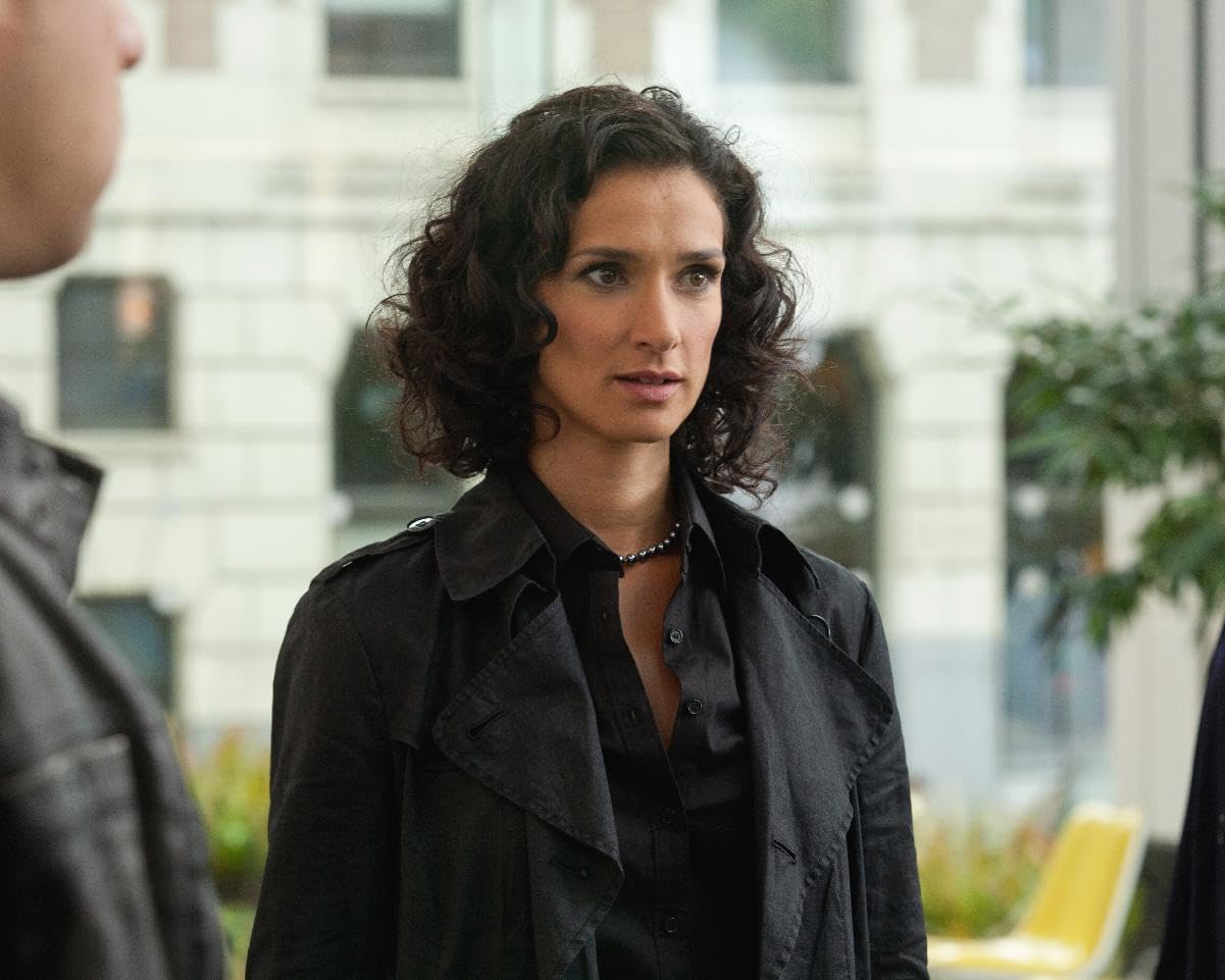 Worldphotographs Human Target (Tv) Indira Varma 16X12 Photo