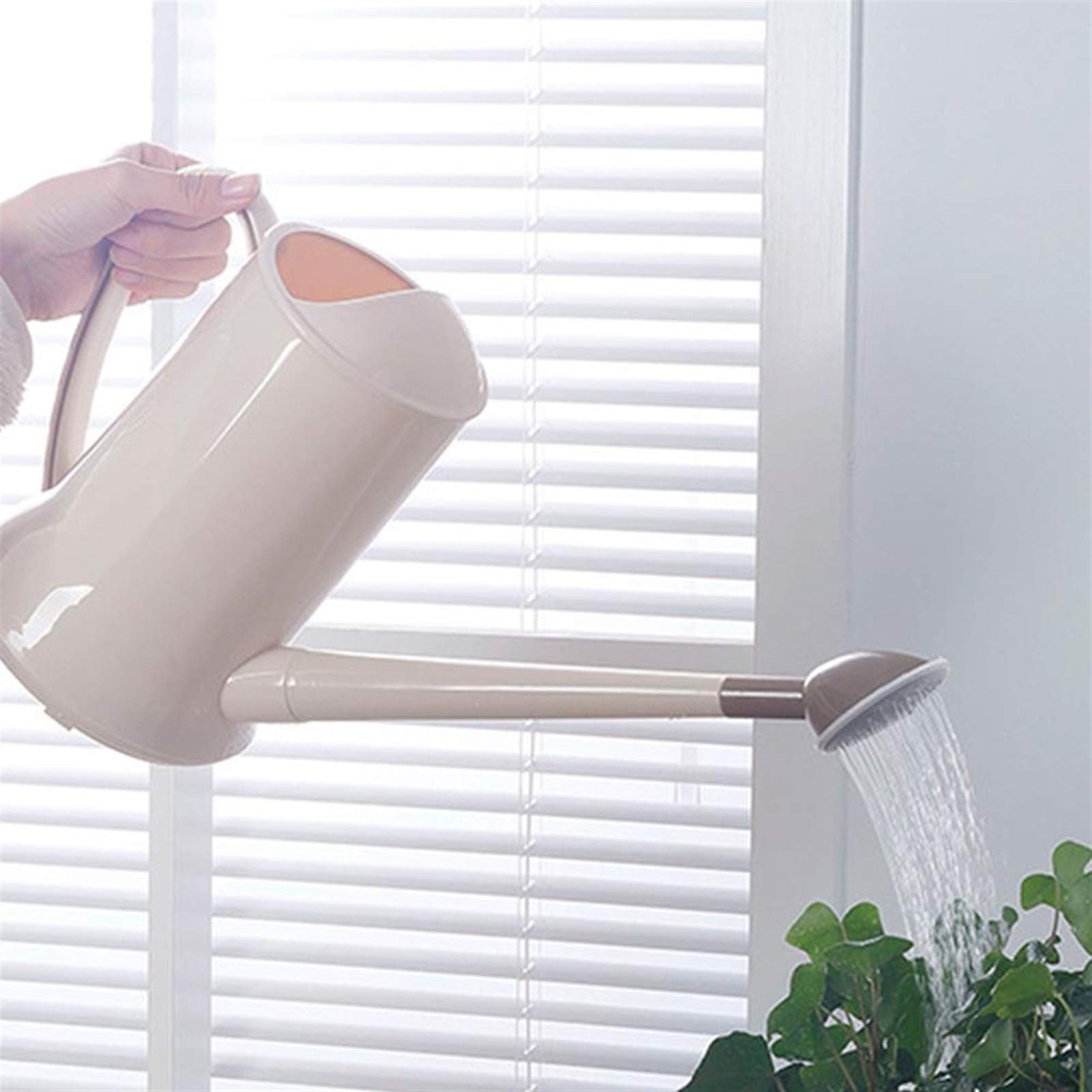 Esta regadera de Exterior, regadera de plástico de 2 litros para jardinería, aspersor de riego doméstico con Boquilla Larga Grande, Maceta de riego Retro (Beige)