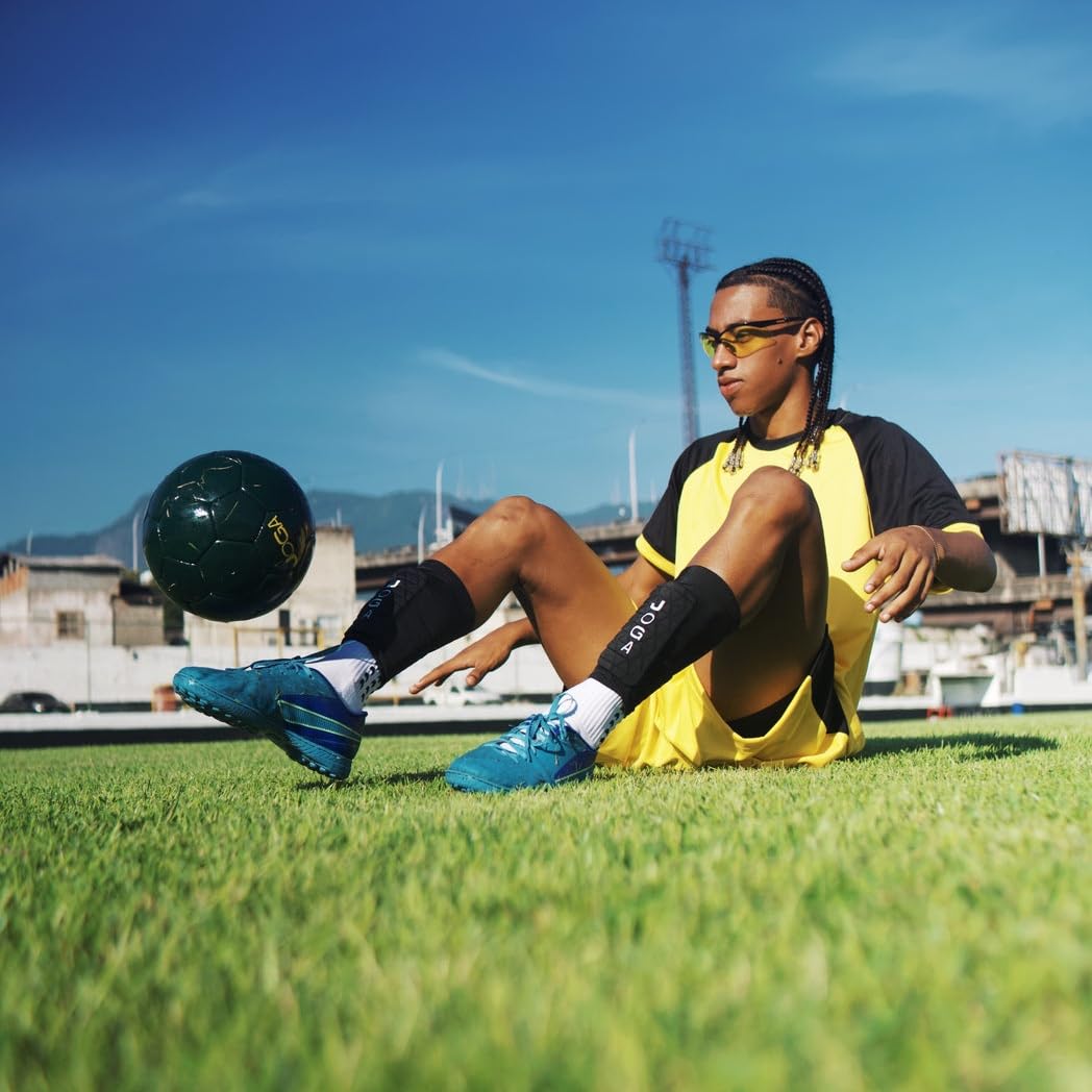 JOGA Parastinchi da calcio, protezione avanzata per giocatori tecnici e alari, design ultra leggero e adattabile, con schiuma resistente agli urti