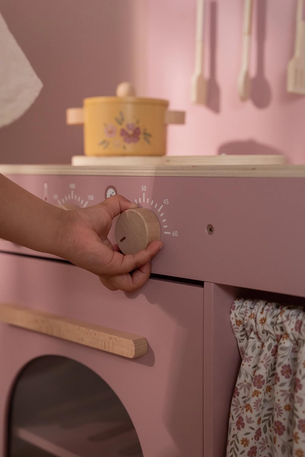 Little Dutch Kinderküche Spielküche aus Holz inkl. Töpfe, Geschirr und Küchenutensilien - rosa