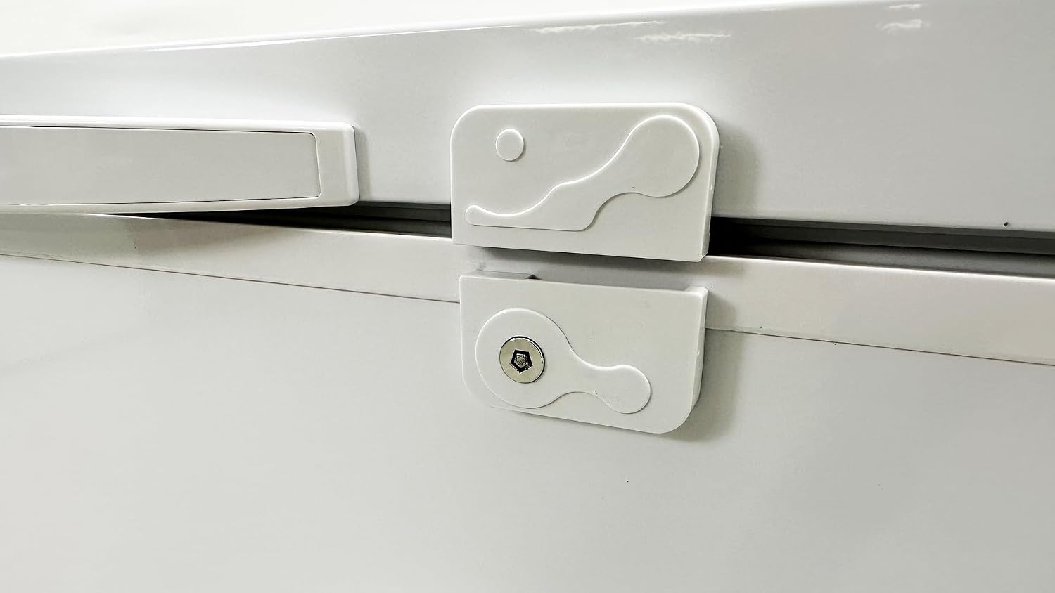 Commercial Chest Freezer, ETL All-Purpose Compact Deep Freezer Solid Top, 65" W 18 cu. ft. Solid door w/Storage Baskets, Ice Cream, White