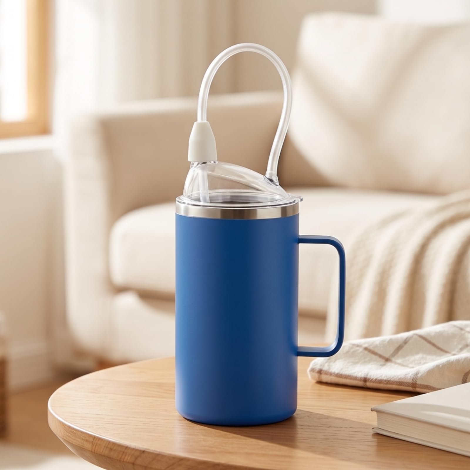 Bicchiere con Cannuccia, 珍珠白, 650ml | Impugnatura Laterale Ergonomica, Tazza da Degenza con Coperchio Trasparente, Acciaio Inox, Stoviglie, Anziani