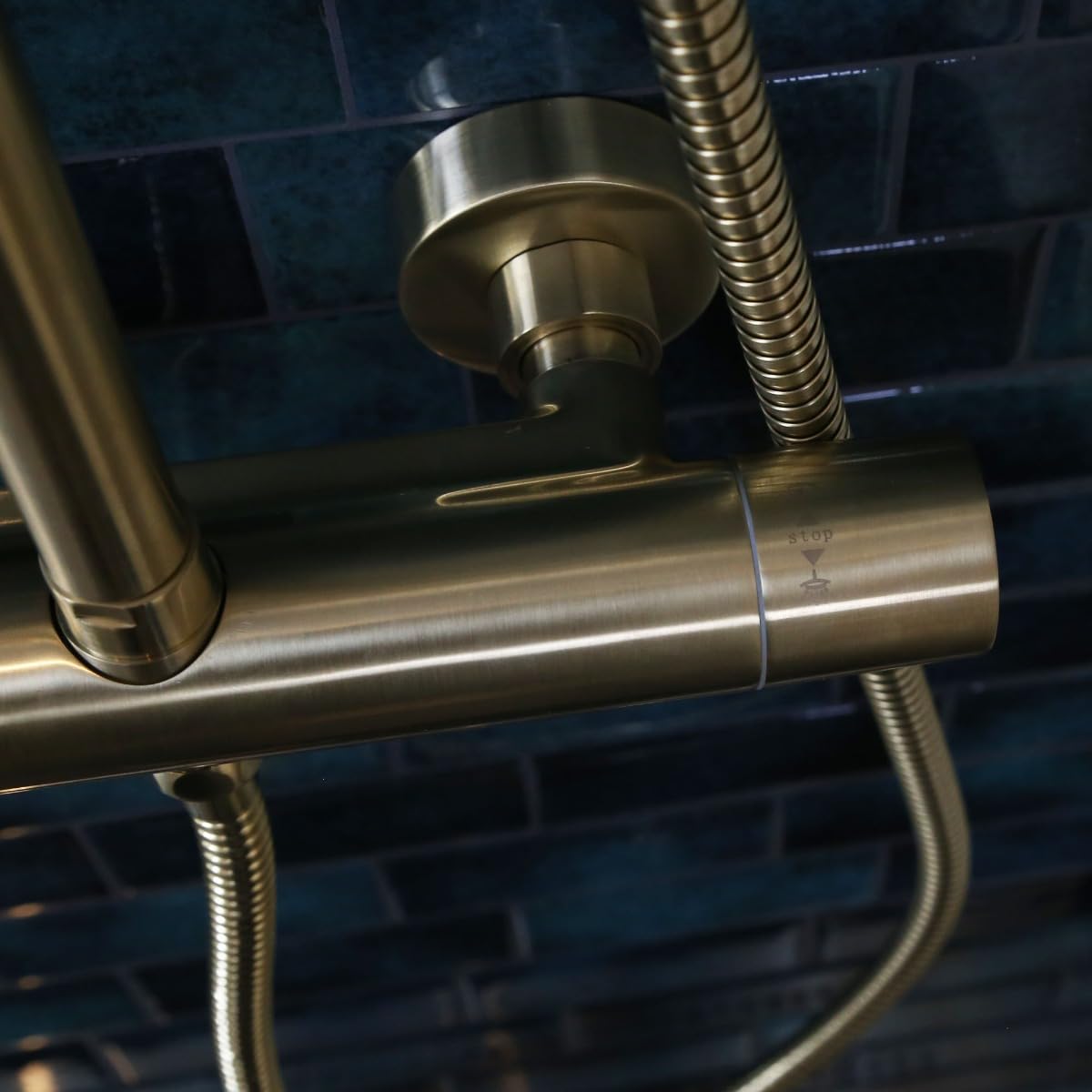 Essebagno Delice II Columna de ducha termostática con cuerpo frío en oro cepillado