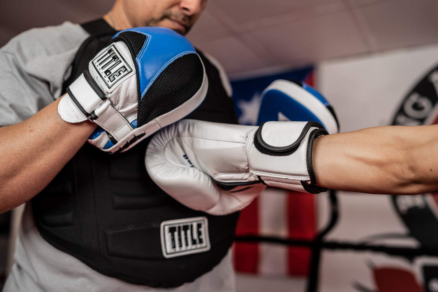 Amazon | TITLE Boxing Flurry Pro パンチミット ブルー