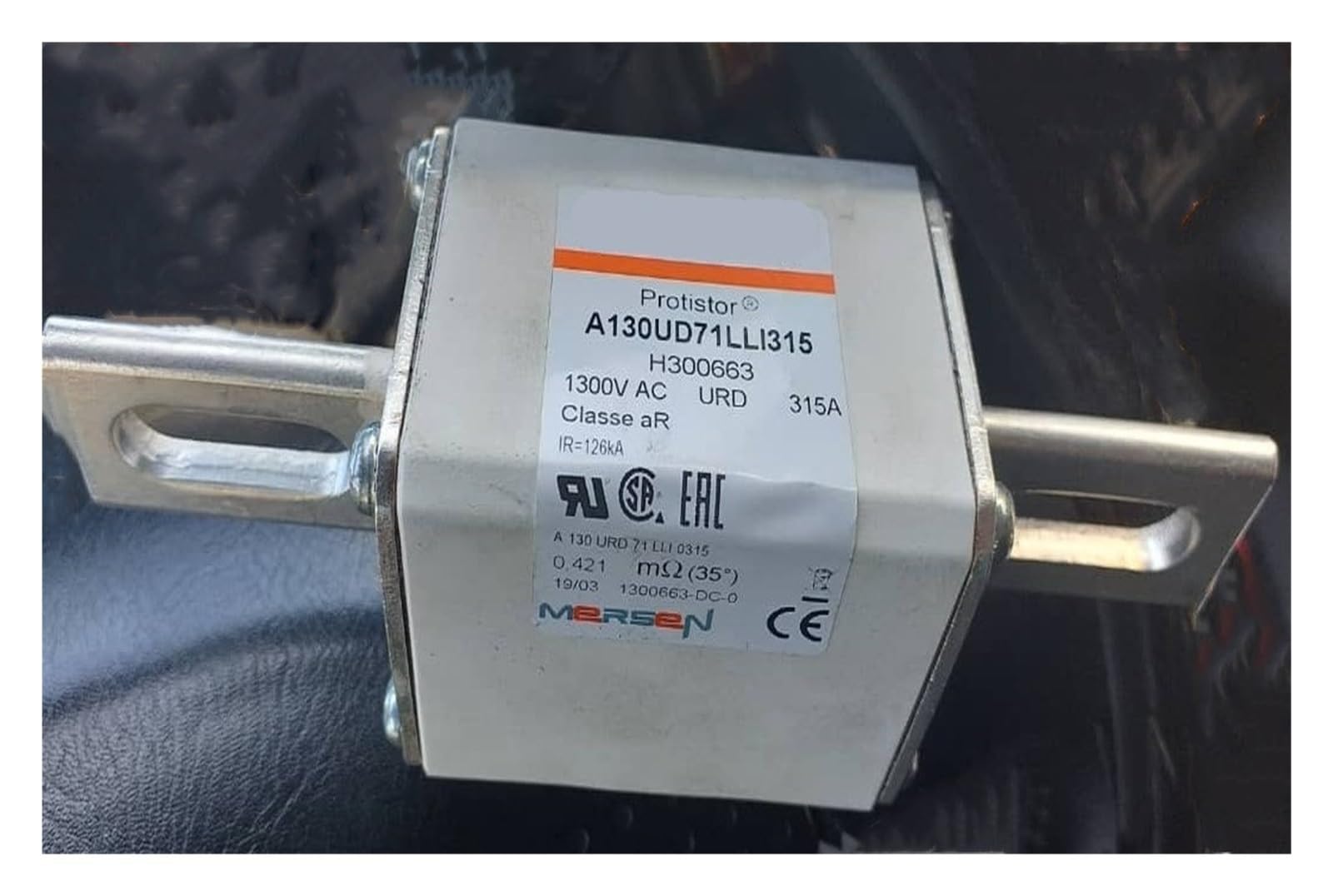 Fusibles A130UD71LLI200 et protection de puissance pour armoire électrique